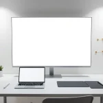 Bright workspace featuring tela branca on a fullscreen display to enhance focus and lighting.